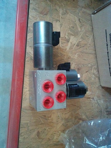 Гидрораспределитель F1881015 Hidromek Гидрораспределитель F1881015 Hidromek